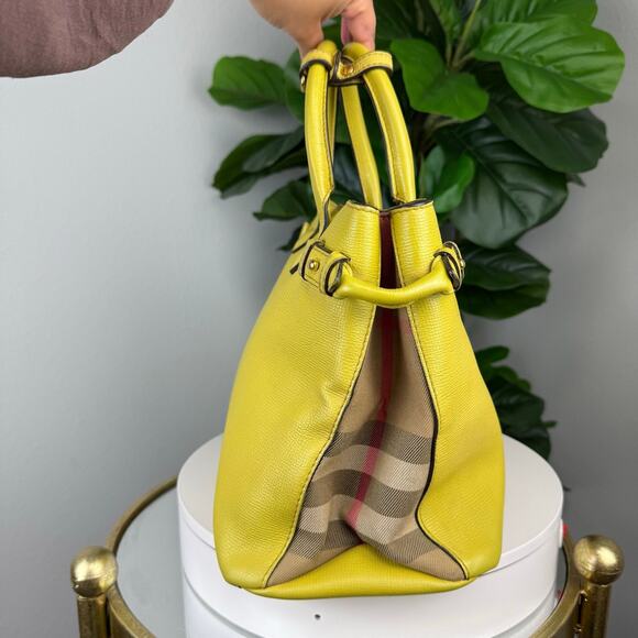 💎✨Authentic Burberry Grainy Calfskin House Check Medium Banner Tote Yellow - Picture 4 of 8